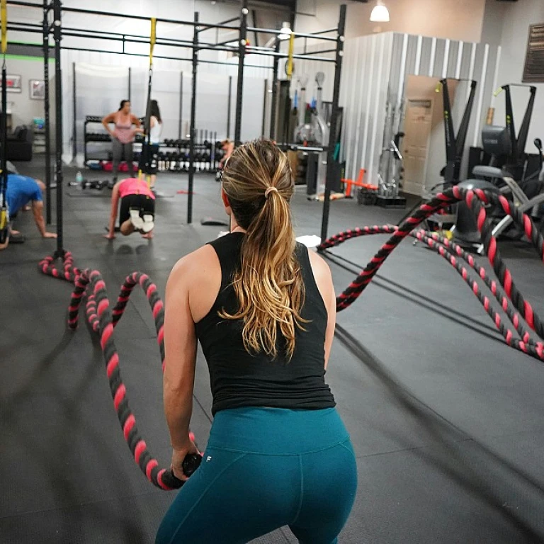 Optimiser vos séances avec le triceps à la poulie à Bordeaux