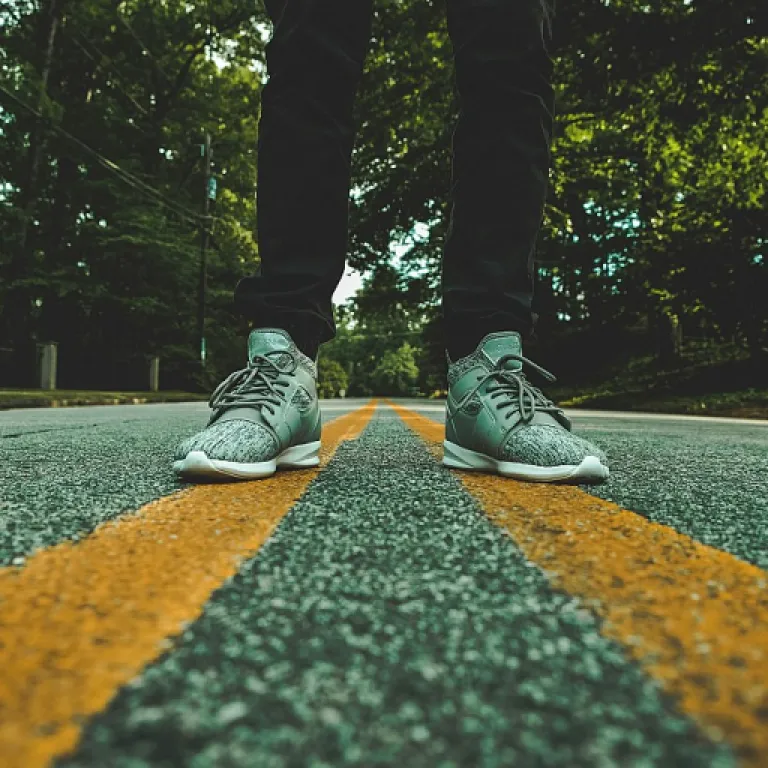 Comment bien réaliser les pompes pieds surélevés avec un coach sportif à Bordeaux